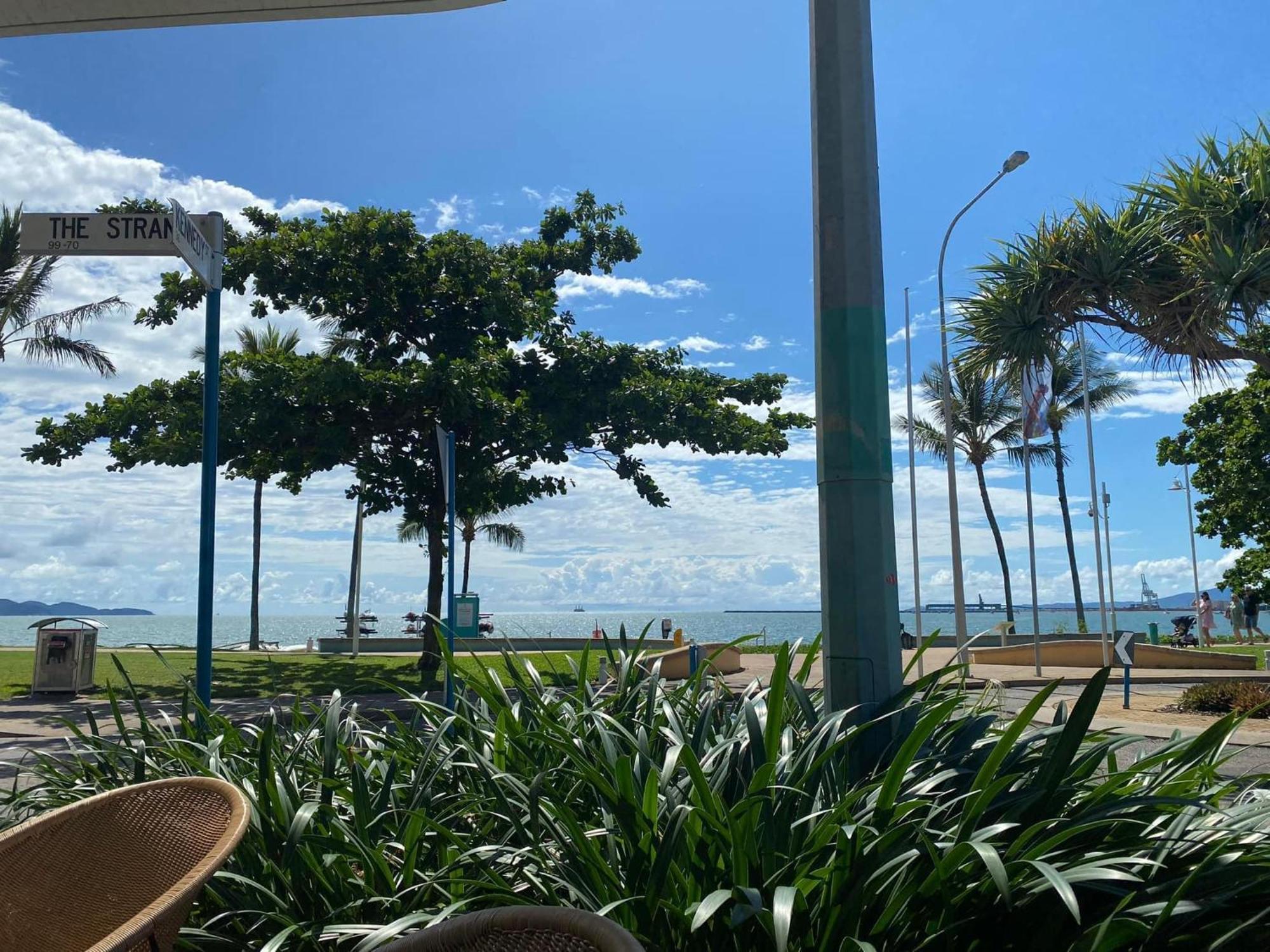 Meander To The Strand On Mckinley Townsville Exterior foto